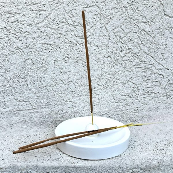 Incense | מעמד קרמי לבן להדלקת קטורת